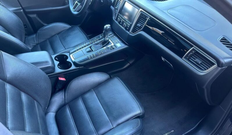 
								2015 Porsche Macan Turbo full									