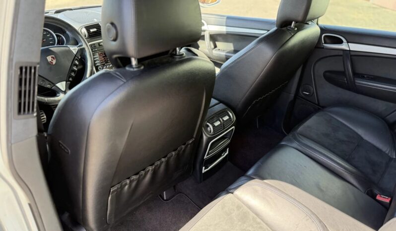 
								2009 Porsche Cayenne GTS full									