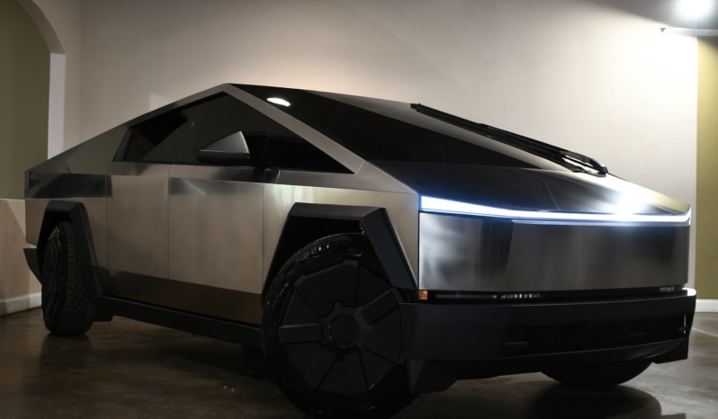 
								2024 Tesla Cybertruck Cyberbeast full									