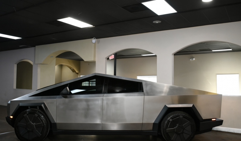 
								2024 Tesla Cybertruck Cyberbeast full									