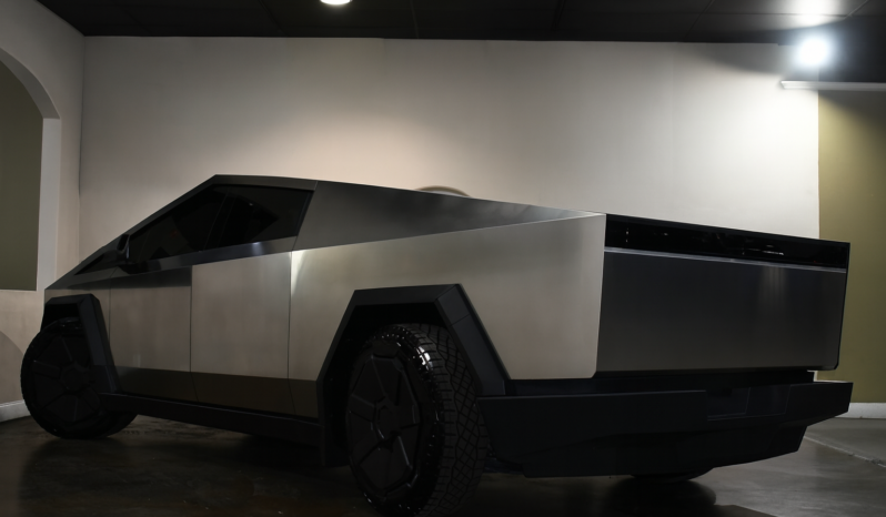 
								2024 Tesla Cybertruck Cyberbeast full									
