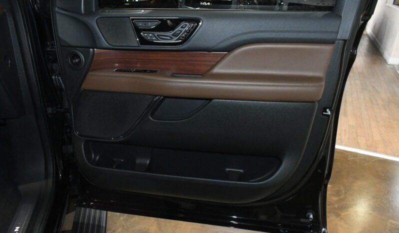 
								2023 Lincoln Navigator Reserve full									