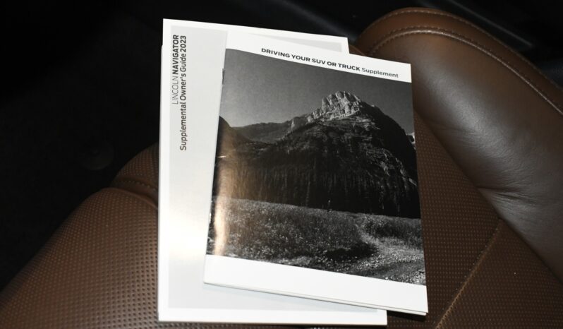 
								2023 Lincoln Navigator Reserve full									