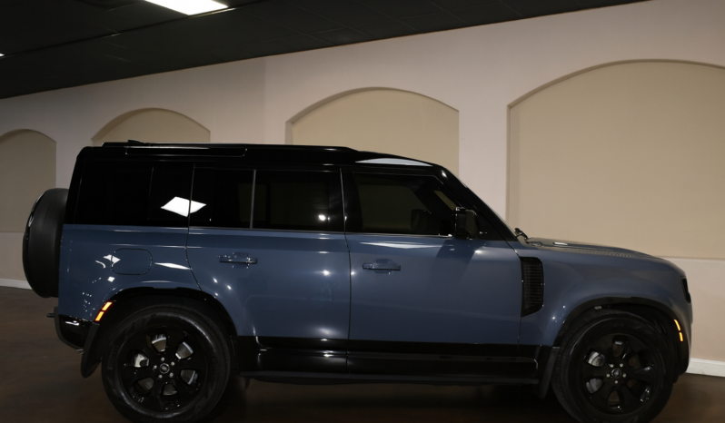 
								2023 Land Rover Defender 110 X-Dynamic SE full									