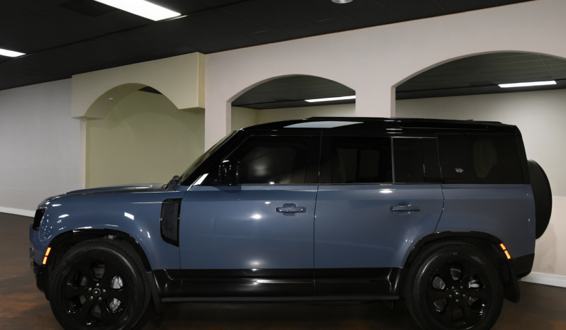 
								2023 Land Rover Defender 110 X-Dynamic SE full									