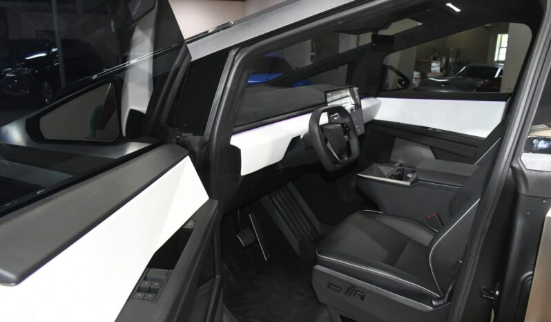 
								2024 Tesla Cybertruck Cyberbeast full									