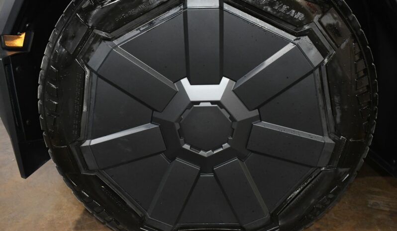 
								2024 Tesla Cybertruck Cyberbeast full									