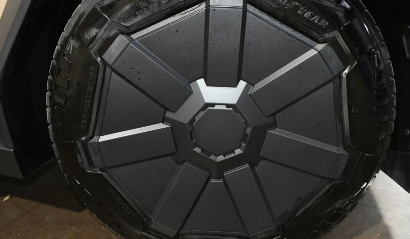 
								2024 Tesla Cybertruck Cyberbeast full									