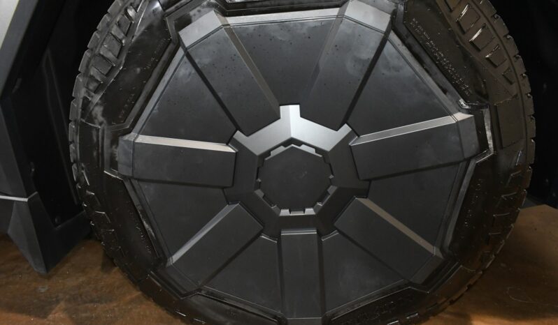 
								2024 Tesla Cybertruck Cyberbeast full									