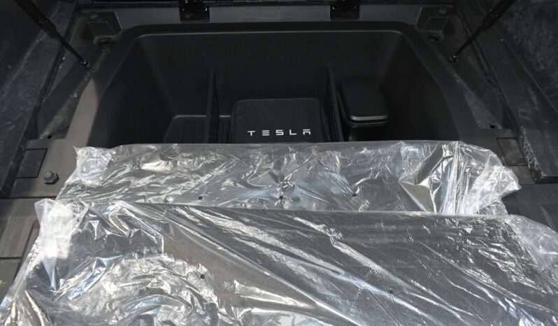 
								2024 Tesla Cybertruck Cyberbeast full									