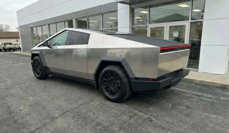 
								2024 Tesla Cybertruck Cyberbeast full									