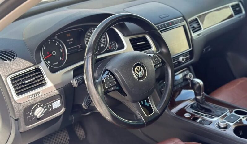
								2015 Volkswagen Touareg Lux TDI full									