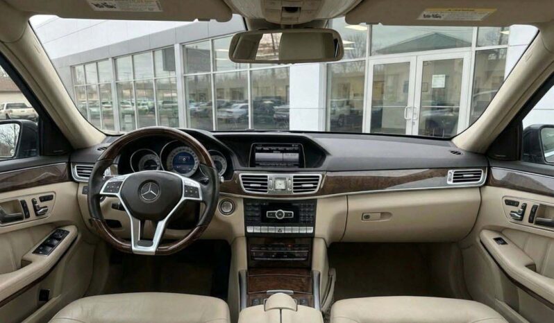 
								2014 Mercedes-Benz E550 4MATIC Sedan full									