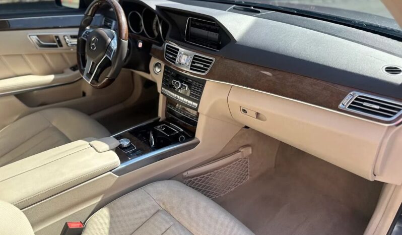 
								2014 Mercedes-Benz E550 4MATIC Sedan full									