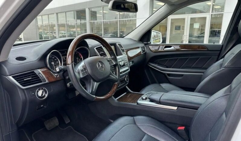 
								2015 Mercedes-Benz GL550 4MATIC full									