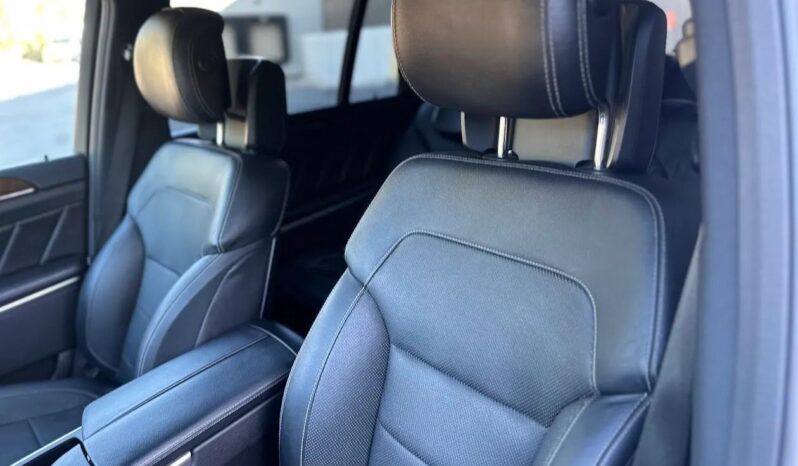 
								2015 Mercedes-Benz GL550 4MATIC full									