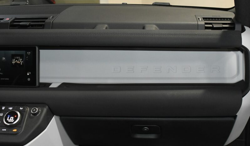 
								2023 Land Rover Defender 110 X-Dynamic SE full									