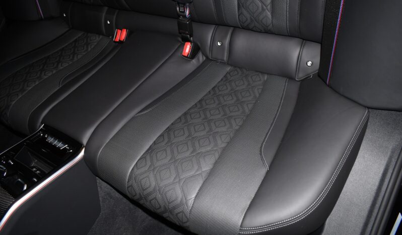 
								2022 BMW M8 Competition Gran Coupe full									