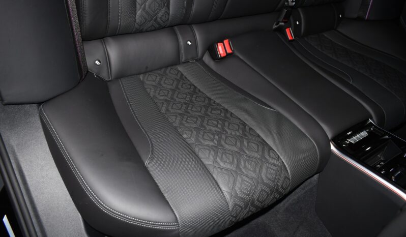 
								2022 BMW M8 Competition Gran Coupe full									