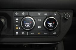 
										2023 Land Rover Defender 110 X-Dynamic SE full									