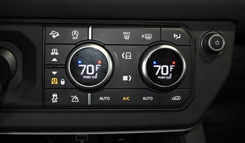 
								2023 Land Rover Defender 110 X-Dynamic SE full									