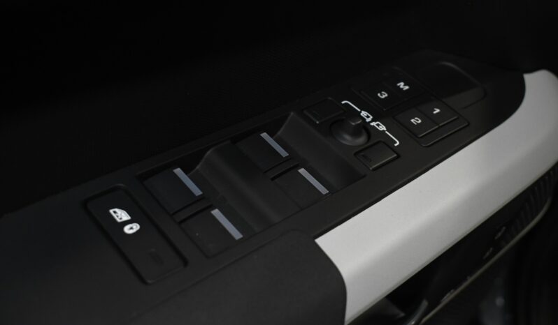 
								2023 Land Rover Defender 110 X-Dynamic SE full									