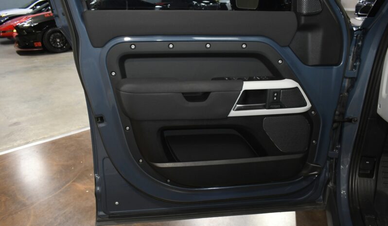 
								2023 Land Rover Defender 110 X-Dynamic SE full									