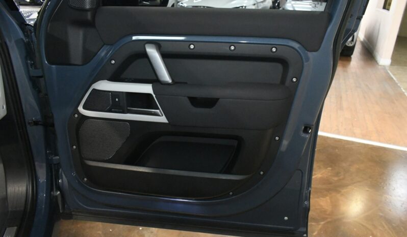 
								2023 Land Rover Defender 110 X-Dynamic SE full									