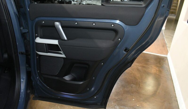 
								2023 Land Rover Defender 110 X-Dynamic SE full									