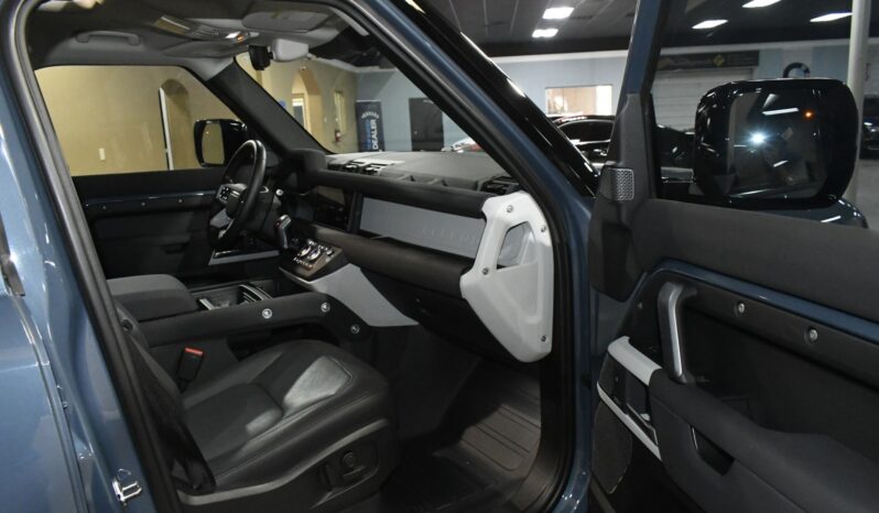 
								2023 Land Rover Defender 110 X-Dynamic SE full									