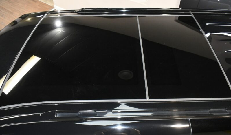 
								2023 Land Rover Defender 110 X-Dynamic SE full									