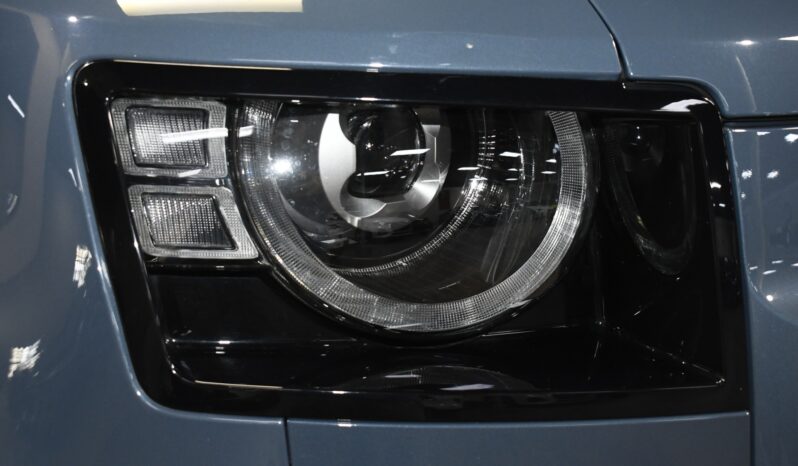 
								2023 Land Rover Defender 110 X-Dynamic SE full									