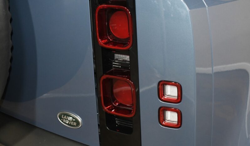 
								2023 Land Rover Defender 110 X-Dynamic SE full									