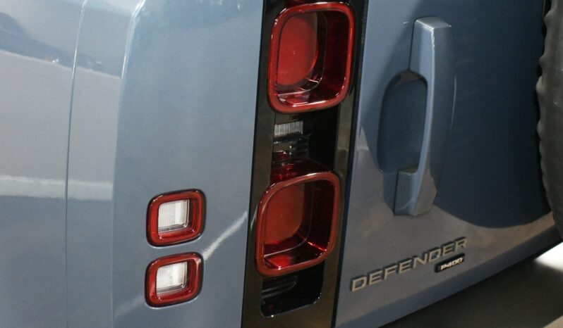 
								2023 Land Rover Defender 110 X-Dynamic SE full									